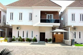 Lekki Conservation Luxury Palace 5 Bedrooms, with Fast Wi-Fi Fibre Broadband in Lekki not Ibeju